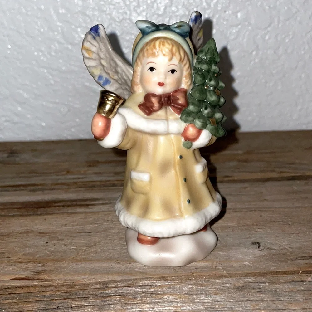 🎄Choir Angel Ceramic Figurine 🎄 - Picture 1 of 4